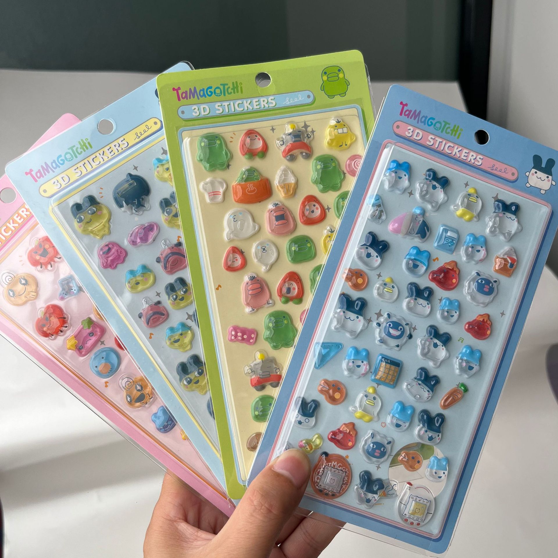 Phone Accessories And Electronics - かわいいたまごっち 3D ふわふわステッカーレトロデジタルペットエンボスデカール透明バブル電話ラップトップ装飾ミニかわいいギフトファン