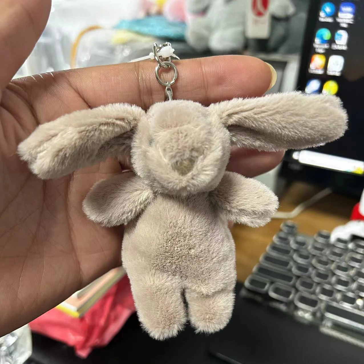 ぬいぐるみかわいい漫画ウサギキーホルダー愛ポンポン小物おもち - Phone Accessories And Electronics のレビューと価格