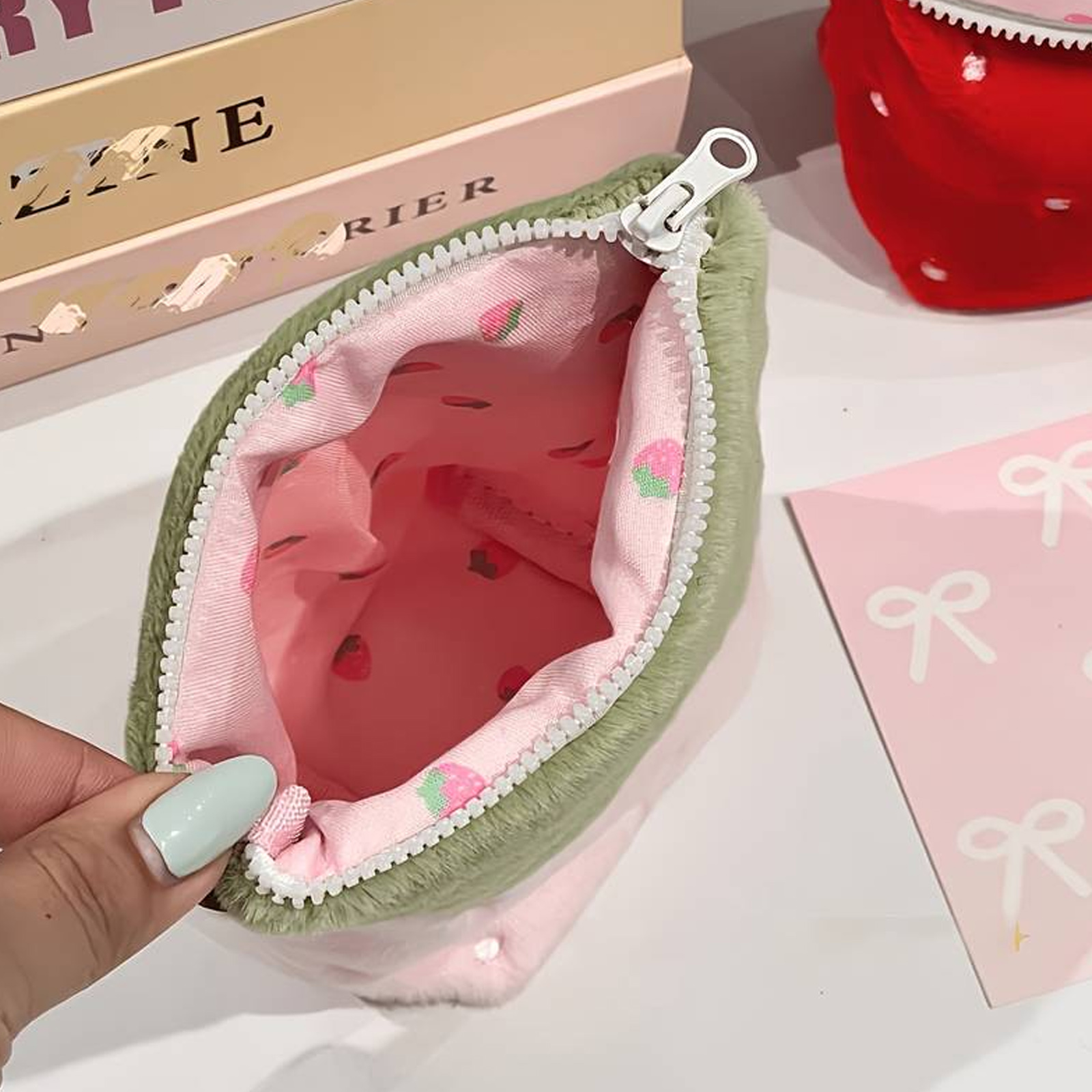和風ヴィンテージイチゴ柄縦型ペンケース、柔らかいプラッシュデ - Phone Accessories Red のレビューと価格